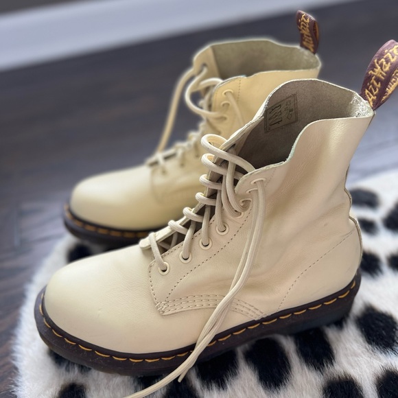 1460 Pasquel Boots size 8 US buttercup yellow - Picture 3 of 6